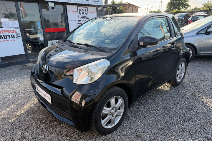 TOYOTA iQ
