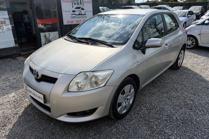 TOYOTA AURIS