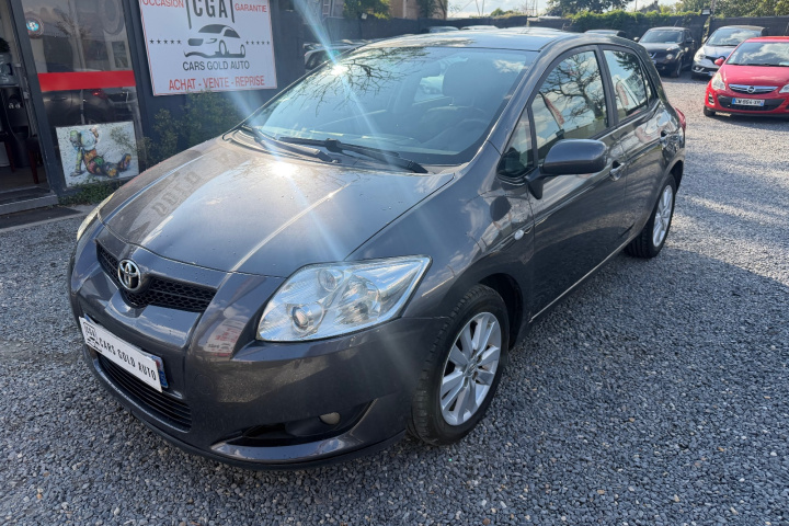TOYOTA AURIS